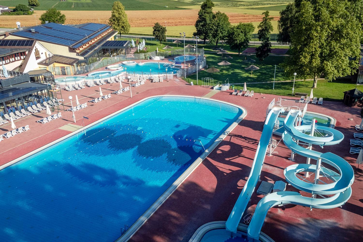 Terme Banovci - Hotel Zeleni Gaj Veržej Eksteriør billede