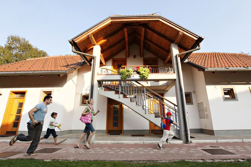 Terme Banovci - Hotel Zeleni Gaj Veržej Eksteriør billede