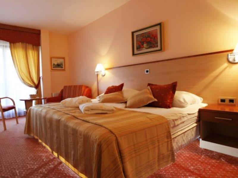 Terme Banovci - Hotel Zeleni Gaj Veržej Eksteriør billede
